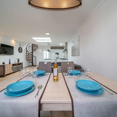 Daire Volcano Getaway - Adults Only