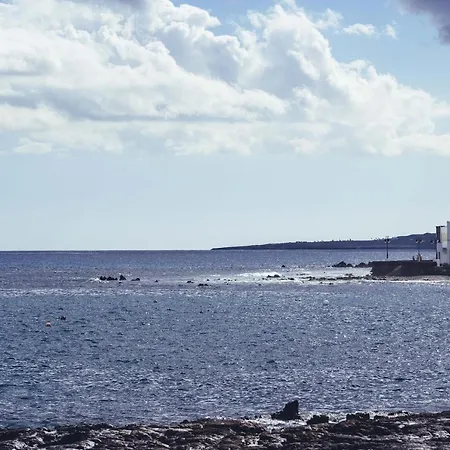 Daire Volcano Getaway - Adults Only *