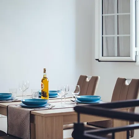 Daire Volcano Getaway - Adults Only *