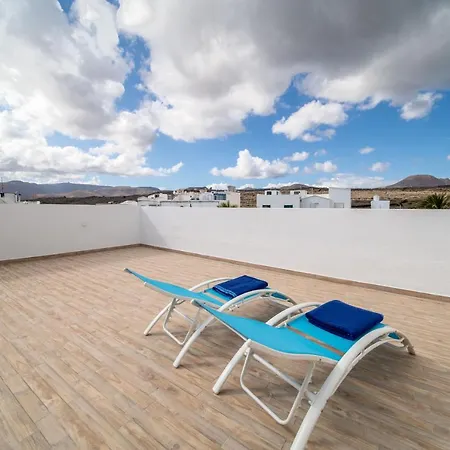 Daire Volcano Getaway - Adults Only *