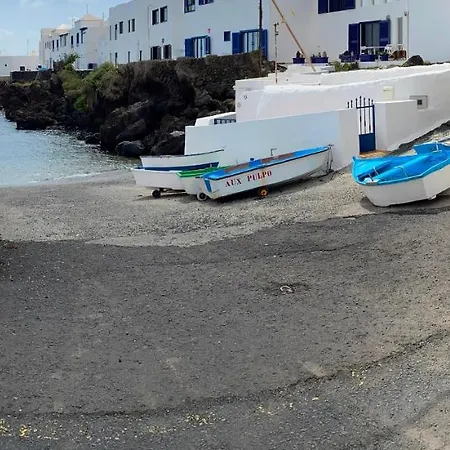 Daire Volcano Getaway - Adults Only *